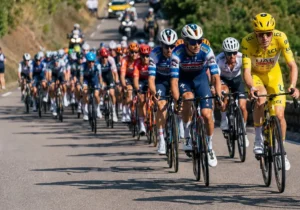 Coureur Del Toro en tête lors d'une étape du Tour d’Allemagne 2026 sur la route.