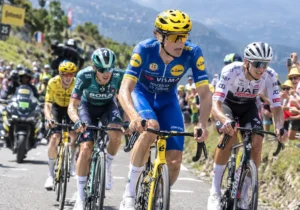 Cycliste en tête lors d'une étape du Tour d'Allemagne 2026, prêt à lancer l'attaque